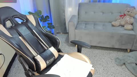    INDEPENDENT MODEL online show from December 25, 2024, 12:05 pm