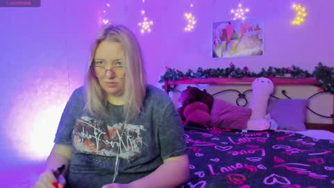 Snapshot of puffybun chatting on December 17, 2024, 12:12 am puffybun online show from December 17, 2024, 12:12 am