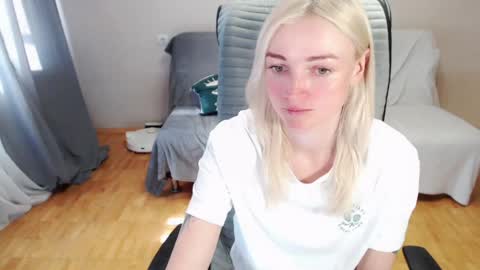 Polly online show from April 8, 2026, 6:24 am