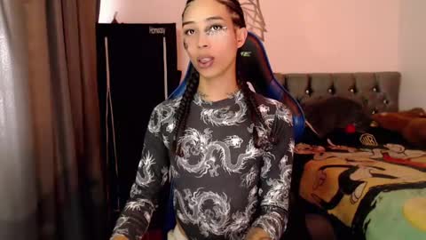 Snapshot of pupi_wolf chatting on October 24, 2025, 7:32 pm Cris online show from October 24, 2025, 7:32 pm