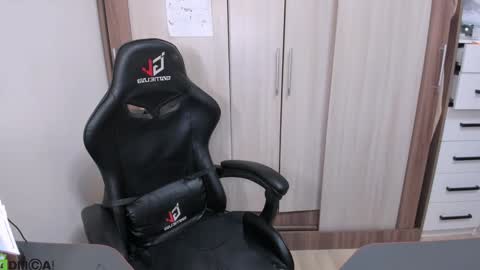 Snapshot of pureheartt chatting on December 26, 2024, 2:37 pm I am Mila online show from December 26, 2024, 2:37 pm