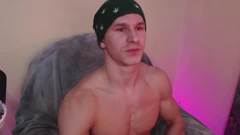 Snapshot of puremenshape chatting on November 22, 2025, 6:29 pm puremenshape online show from November 22, 2025, 6:29 pm