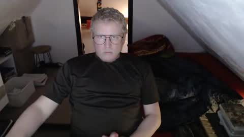 pussylovercb online show from April 17, 2026, 2:42 pm