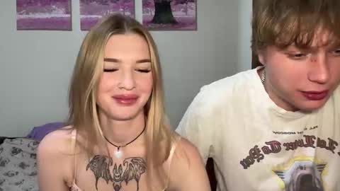 Snapshot of pussymoneywet chatting on September 19, 2025, 12:39 pm Lina online show from September 19, 2025, 12:39 pm