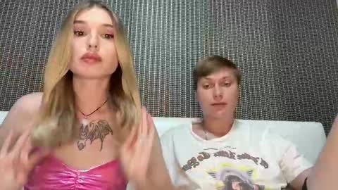 Snapshot of pussymoneywet chatting on October 22, 2025, 11:32 am Lina online show from October 22, 2025, 11:32 am