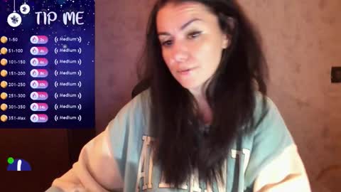 Snapshot of qtxwrm31 chatting on November 3, 2025, 9:48 pm L online show from November 3, 2025, 9:48 pm