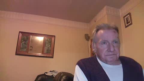 Snapshot of quathead chatting on December 7, 2024, 8:49 pm quathead online show from December 7, 2024, 8:49 pm
