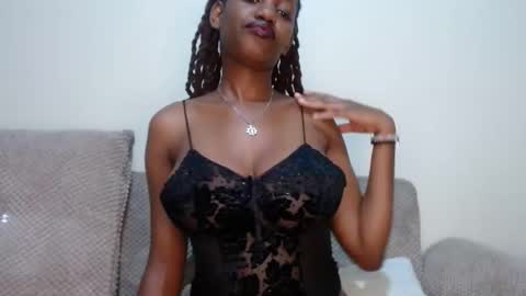 queen74890 online show from September 29, 2025, 4:01 pm