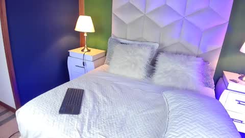 Snapshot of queen__violet chatting on February 21, 2025, 8:05 pm Queen Violet online show from February 21, 2025, 8:05 pm