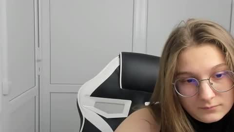 Amelie online show from March 24, 2026, 8:08 am