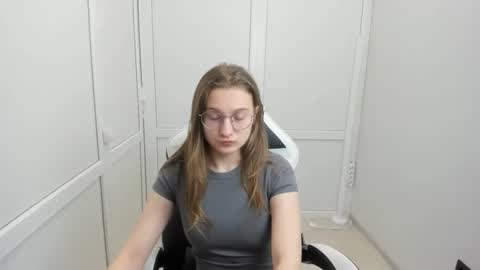 Amelie online show from March 28, 2026, 8:14 am