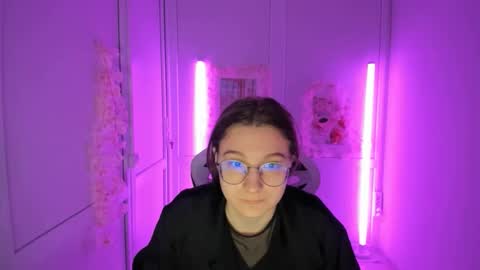 Amelie online show from May 19, 2026, 7:26 am