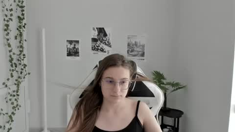 Snapshot of queen_amelie chatting on June 23, 2026, 9:07 am Amelie online show from June 23, 2026, 9:07 am