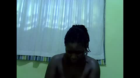 Snapshot of queen_diva01 chatting on April 28, 2026, 7:02 am queen_diva01 online show from April 28, 2026, 7:02 am