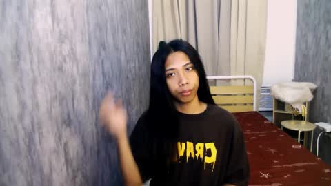 queen_gia online show from April 7, 2026, 6:41 pm