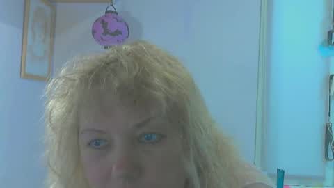 Snapshot of queen_jane8 chatting on May 10, 2026, 2:33 pm queen_jane8 online show from May 10, 2026, 2:33 pm