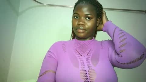 Snapshot of queen_sarafina chatting on April 2, 2026, 5:16 am Queen Sara online show from April 2, 2026, 5:16 am