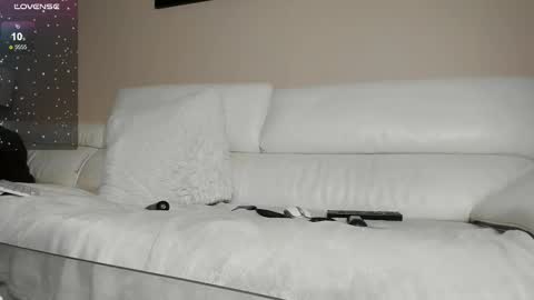 Snapshot of queen_yasmine chatting on March 8, 2025, 5:49 am m online show from March 8, 2025, 5:49 am