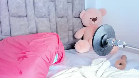 queen_yully online show from February 19, 2026, 11:50 am