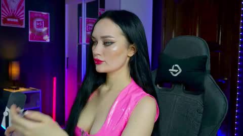 Snapshot of queenaliss chatting on October 27, 2025, 4:27 am Your world and the universe Aliss online show from October 27, 2025, 4:27 am