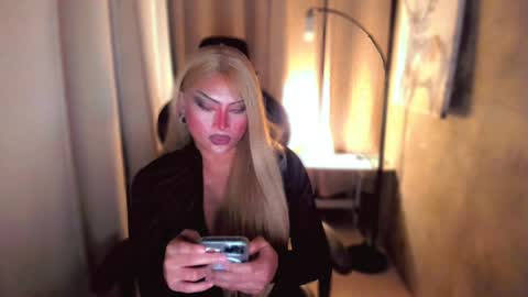 Snapshot of queenarthalia chatting on January 6, 2025, 5:49 pm ARTHA online show from January 6, 2025, 5:49 pm