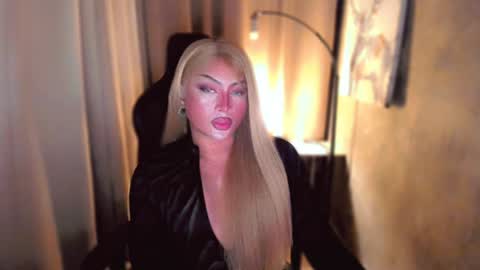 Snapshot of queenarthalia chatting on January 7, 2025, 5:09 pm ARTHA online show from January 7, 2025, 5:09 pm