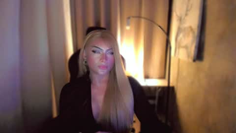 Snapshot of queenarthalia chatting on January 26, 2025, 3:58 pm ARTHA online show from January 26, 2025, 3:58 pm