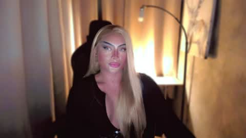 Snapshot of queenarthalia chatting on February 7, 2025, 10:52 pm ARTHA online show from February 7, 2025, 10:52 pm