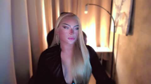 Snapshot of queenarthalia chatting on February 8, 2025, 7:05 pm ARTHA online show from February 8, 2025, 7:05 pm