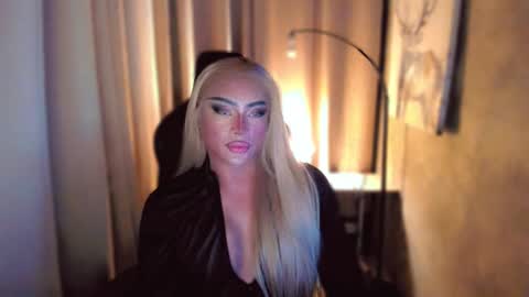 Snapshot of queenarthalia chatting on February 21, 2025, 5:56 am ARTHA online show from February 21, 2025, 5:56 am