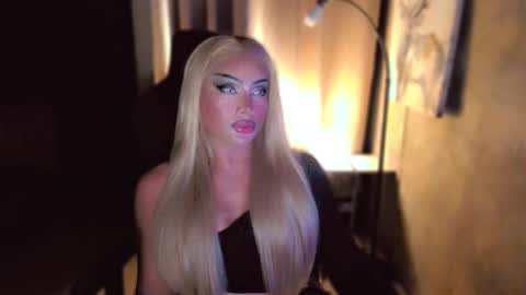 Snapshot of queenarthalia chatting on March 6, 2025, 11:47 am ARTHA online show from March 6, 2025, 11:47 am