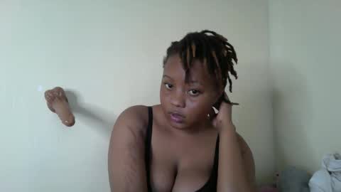 Snapshot of queenbeiby05 chatting on November 10, 2025, 2:38 pm queen online show from November 10, 2025, 2:38 pm