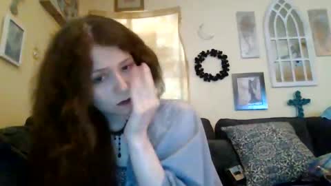 queencrimsonlvx online show from June 2, 2026, 1:29 am