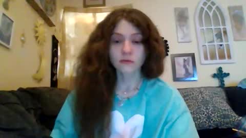 queencrimsonlvx online show from June 3, 2026, 2:14 am