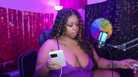 Snapshot of queencroze chatting on February 18, 2026, 3:52 pm Queen Cherise Roze online show from February 18, 2026, 3:52 pm