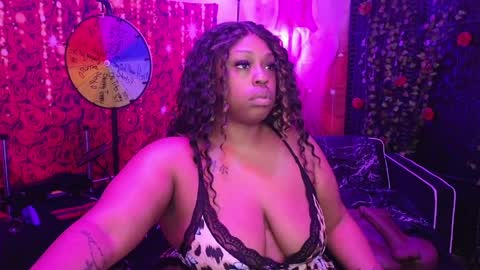 Snapshot of queencroze chatting on April 2, 2026, 5:32 pm Queen Cherise Roze online show from April 2, 2026, 5:32 pm