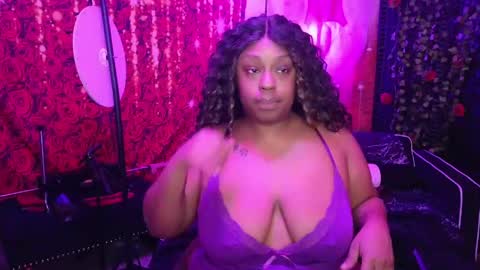 Snapshot of queencroze chatting on April 7, 2026, 1:44 pm Queen Cherise Roze online show from April 7, 2026, 1:44 pm