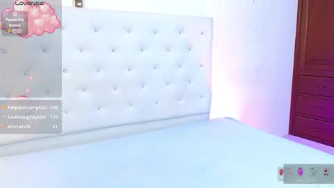 Snapshot of queenie_star chatting on January 17, 2025, 8:55 pm Maria Del Mar online show from January 17, 2025, 8:55 pm