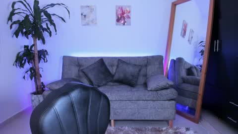 Snapshot of queenie_star1 chatting on June 4, 2026, 8:04 pm Maria Del Mar online show from June 4, 2026, 8:04 pm