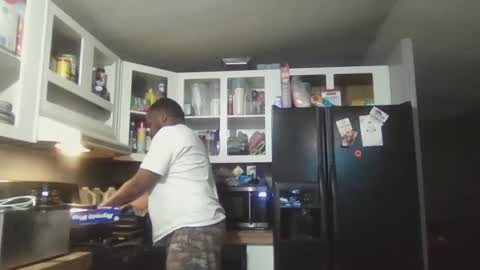 Snapshot of queenking55 chatting on February 14, 2025, 5:19 am Queen N King Fun Night online show from February 14, 2025, 5:19 am