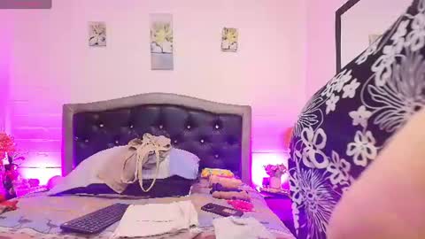 Snapshot of queenmature chatting on July 4, 2026, 12:22 pm VickyBoobss online show from July 4, 2026, 12:22 pm