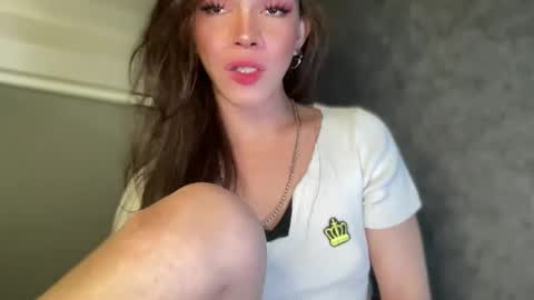 Snapshot of queenn_xxx chatting on November 28, 2025, 6:32 pm QUEEN online show from November 28, 2025, 6:32 pm