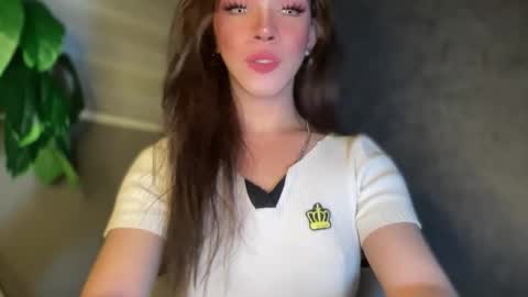 Snapshot of queenn_xxx chatting on November 30, 2025, 9:24 am QUEEN online show from November 30, 2025, 9:24 am