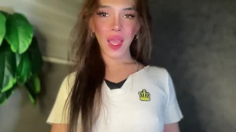 Snapshot of queenn_xxx chatting on December 1, 2025, 2:27 am QUEEN online show from December 1, 2025, 2:27 am