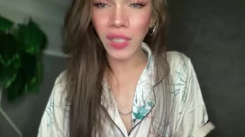 Snapshot of queenn_xxx chatting on December 14, 2025, 12:27 am QUEEN online show from December 14, 2025, 12:27 am