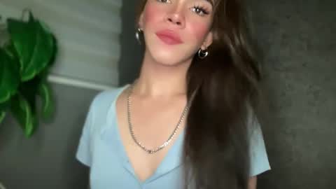 Snapshot of queenn_xxx chatting on December 15, 2025, 12:53 pm QUEEN online show from December 15, 2025, 12:53 pm