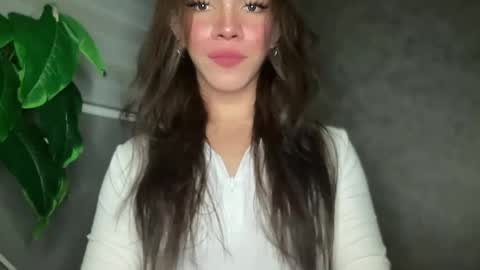 Snapshot of queenn_xxx chatting on December 17, 2025, 1:11 am QUEEN online show from December 17, 2025, 1:11 am