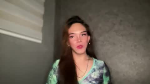 Snapshot of queenn_xxx chatting on February 15, 2026, 5:37 am QUEEN online show from February 15, 2026, 5:37 am