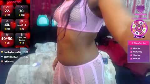 Snapshot of queenofheartsfaerah chatting on March 1, 2025, 1:53 am QueenOfHearts online show from March 1, 2025, 1:53 am