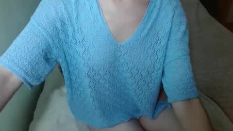 Snapshot of queenoftenderness chatting on February 4, 2026, 12:00 pm queenoftenderness online show from February 4, 2026, 12:00 pm